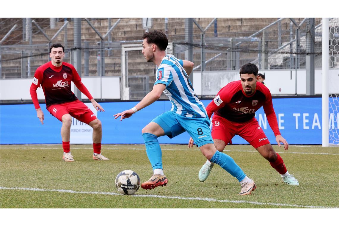 Hausaufgaben gemacht, Rückstand verkürzt David Tomic mit vielen Ballkontakten im Mittelfeld