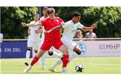 David Udogu (re.) und die Stuttgarter Kickers warten auf ihren ersten Pokalgegner.
Foto: Baumann/ Alexander Keppler