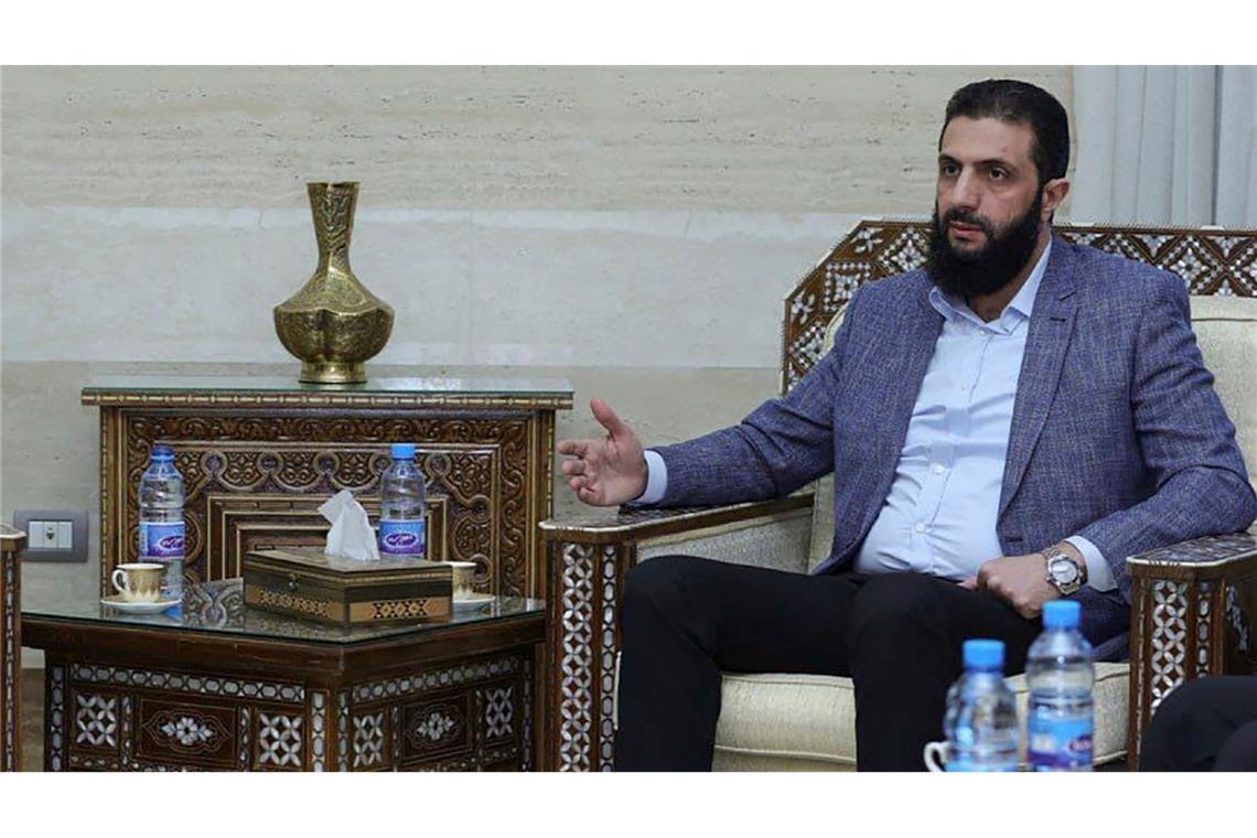 Bewaffnete Gruppen in Syrien sollen aufgelöst werden De-facto-Machthaber Ahmed al-Scharaa möchte alle bewaffneten Gruppen in Syrien auflösen.
