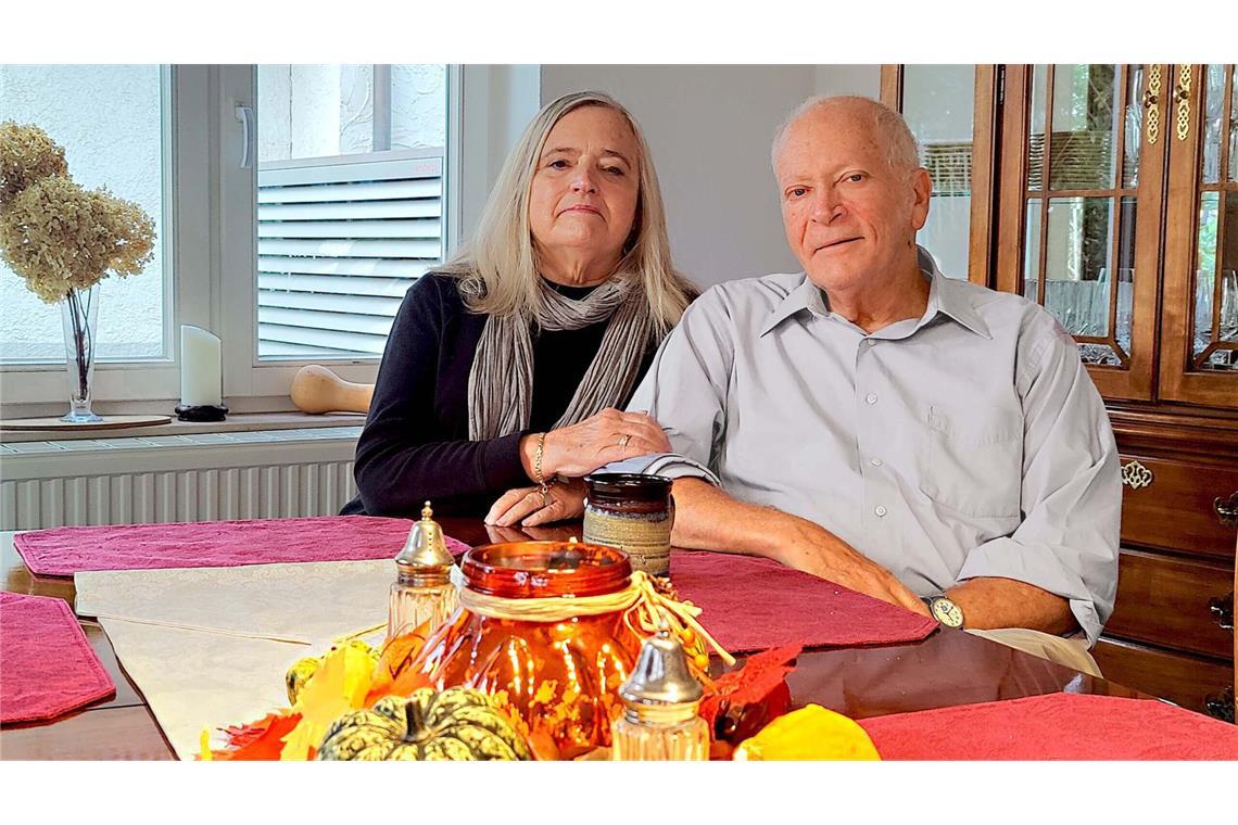 Aus der Traum vom Leben mit den Töchtern und Enkeln? Deborah und Dennis Lorance wollen als wohlhabende Pensionäre in Deutschland leben. Aber die Ausländerbehörde sagt nein.