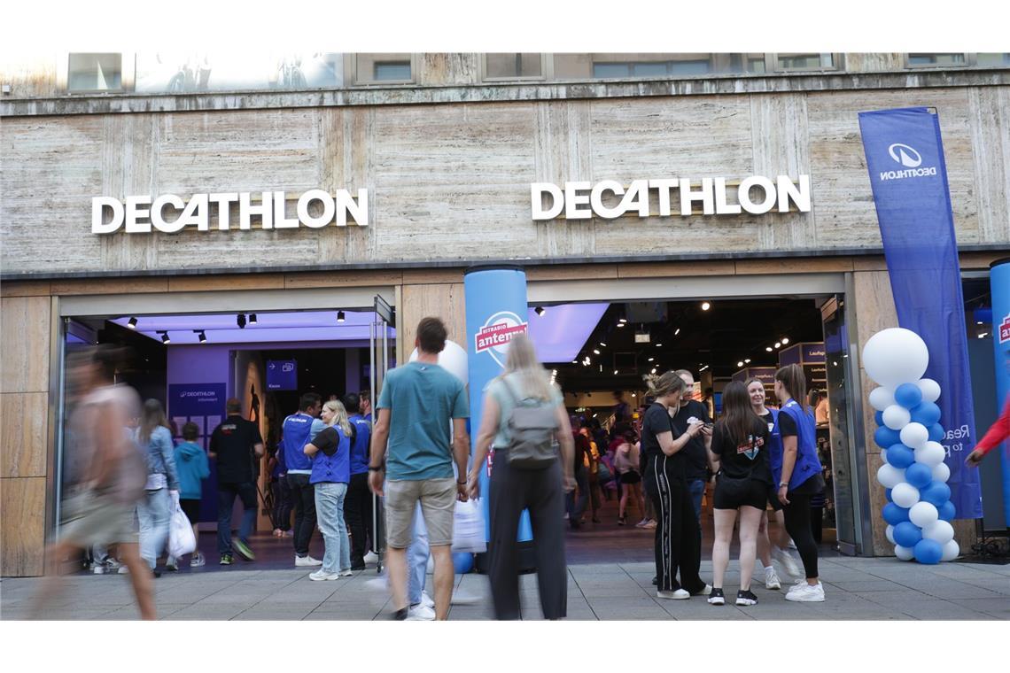 Decathlon hat auch eine Filiale in der Stuttgarter Königstraße, die erst im Mai 2025 eröffnet wurde.