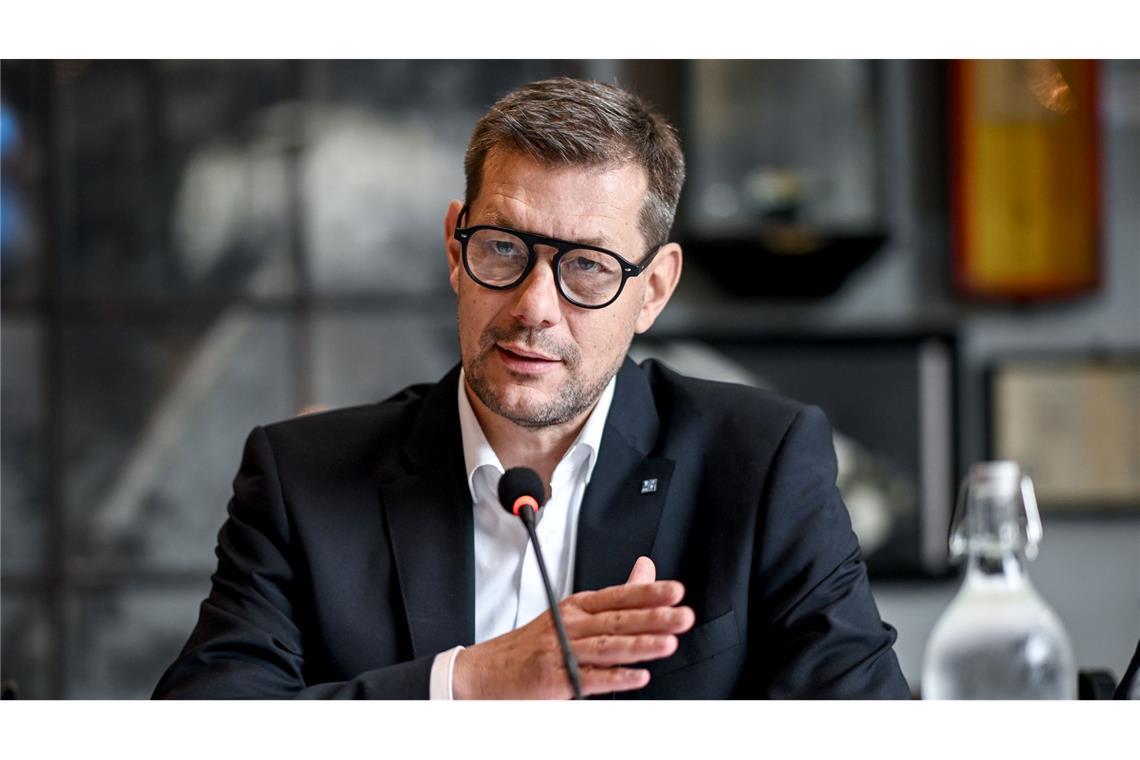 Gastro-Preise um ein Viertel gestiegen - Branche unter Druck Dehoga-Präsident Guido Zöllick hofft auf die versprochene Reduzierung der Umsatzsteuer für Restaurantspeisen ab dem kommenden Jahr.