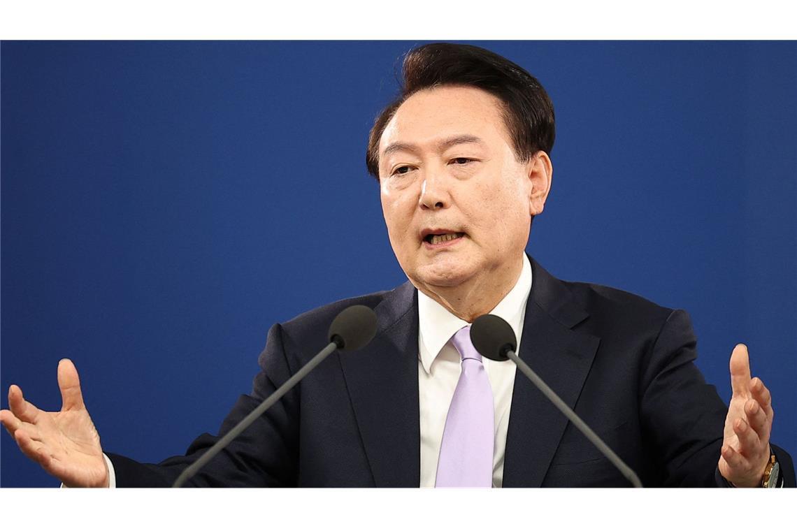 Ermittler beantragen Haftbefehl gegen suspendierten Staatschef Yoon Dem inzwischen suspendierten Präsidenten Yoon Suk Yeol droht eine Haftstrafe. (Archivbild)