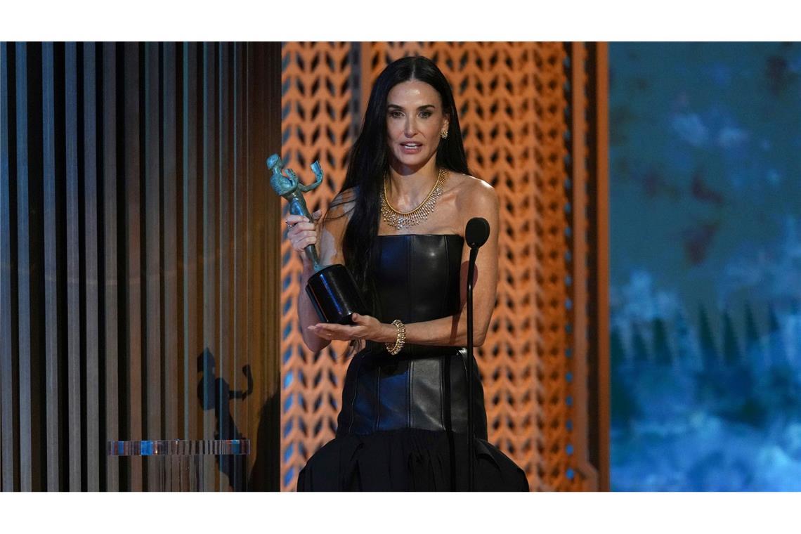 Demi Moore und Timothée Chalamet gewinnen Schauspielpreise Demi Moore hat den SAG-Award als beste Hauptdarstellerin gewonnen.