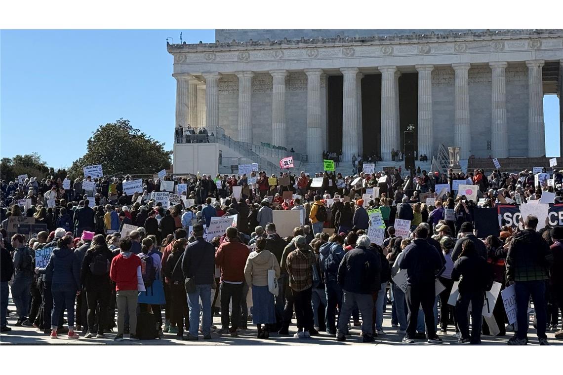 Wissenschaftler protestieren gegen Trumps Politik Demo von Wissenschaftlern gegen Kürzungen.