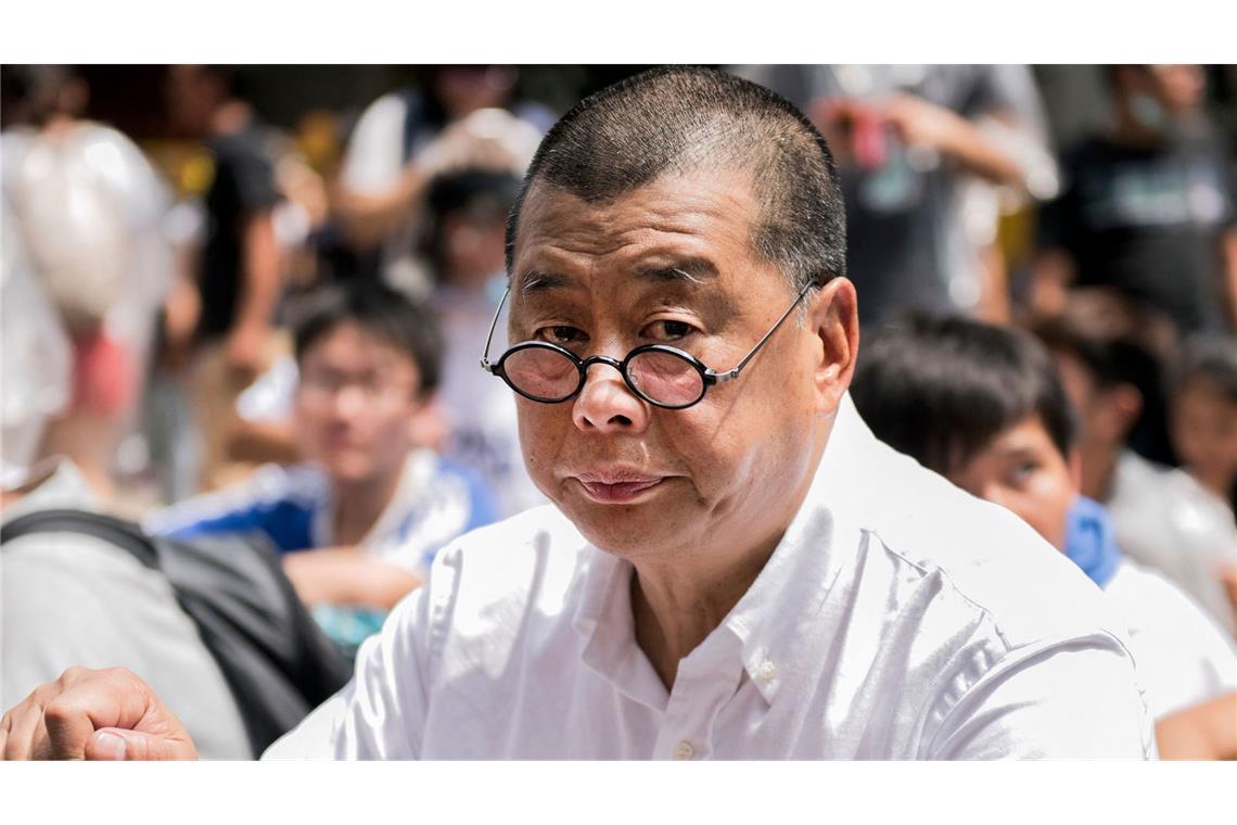 Demokratieaktivist Jimmy Lai wurde zu einer langen Haftstrafe verurteilt. (Archivbild)