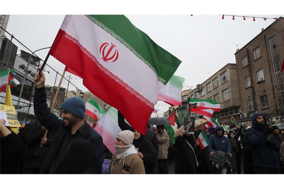 Demonstranten feiern den antiisraelischen Al-Kuds-Tag