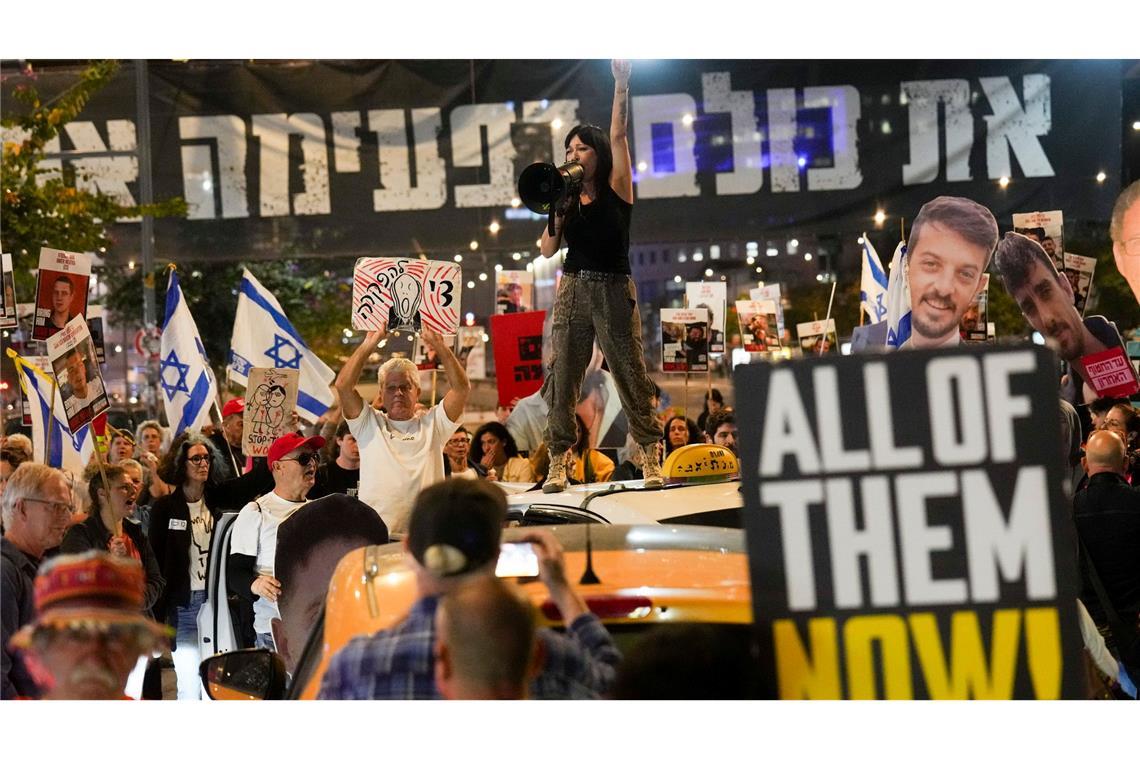 Netanjahu kündigt Intensivierung der Gaza-Angriffe an Demonstranten fordern die Freilassung von Geiseln, die im Gazastreifen festgehalten werden.