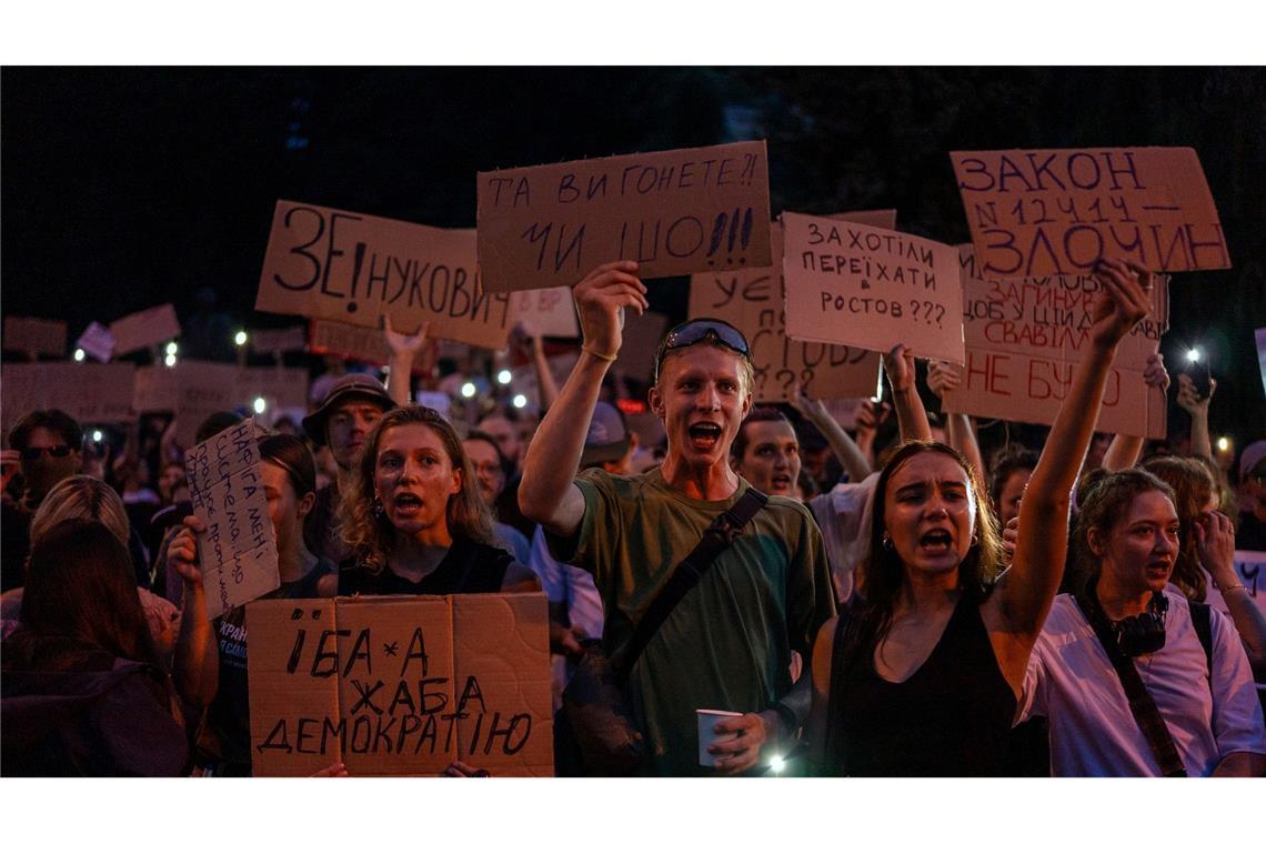 Moskau und Kiew vereinbaren weiteren Gefangenenaustausch Demonstranten fürchten um die Unabhängigkeit der Korruptionsermittler in ihrem Land.