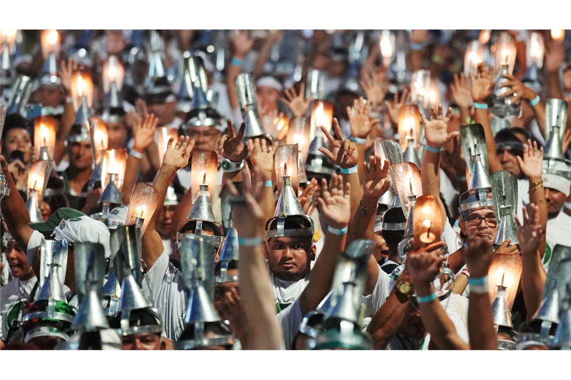 Demonstranten nehmen am Marsch der Waldvölker zur Verteidigung des Waldes, der territorialen Rechte und der Klimaverantwortung während des COP30-Klimagipfels in Belem in Brasilien teil.