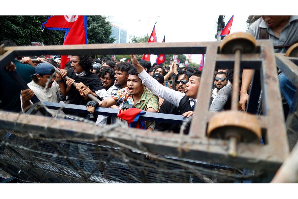 19 Tote bei Straßenprotesten gegen Regierung in Nepal Demonstranten protestierten gegen Korruption und die Abschaltung der sozialen Medien durch die Regierung Nepals.