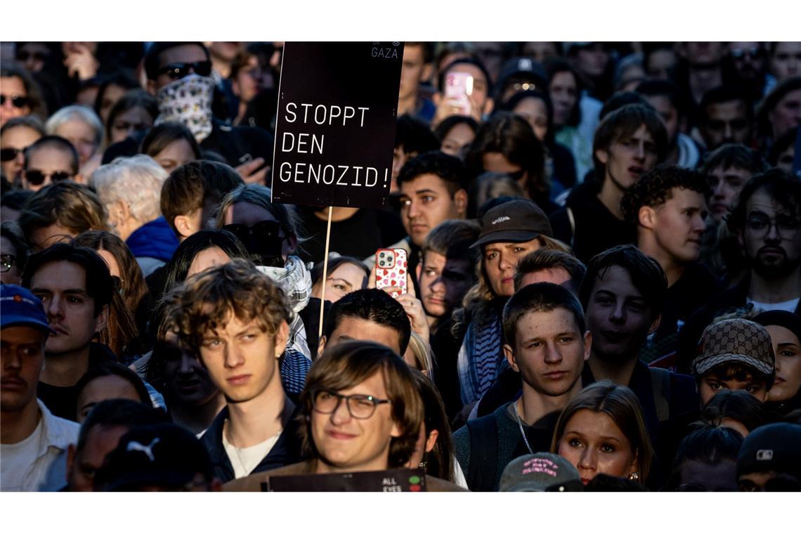 Rekordzahl gegen Gaza-Krieg auf der Straße Demonstranten sprechen von einem "Genozid" an den Palästinensern, was die israelische Regierung strikt bestreitet.