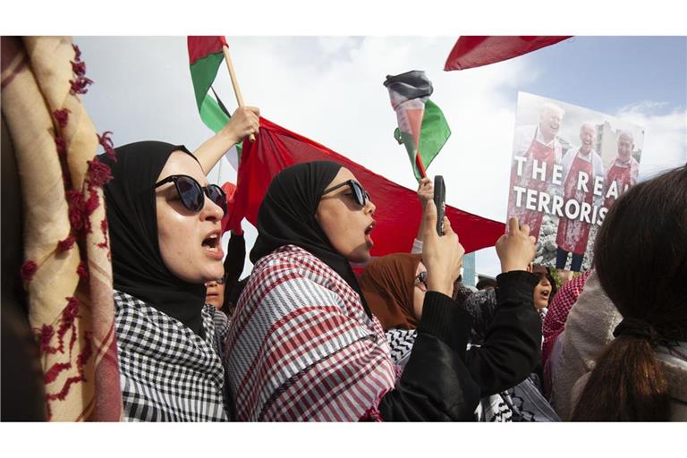 Demonstranten versammeln sich vor der US-Botschaft in Tunis, Tunesien, um die Palästinenser im Gazastreifen zu unterstützen (Archivfoto).