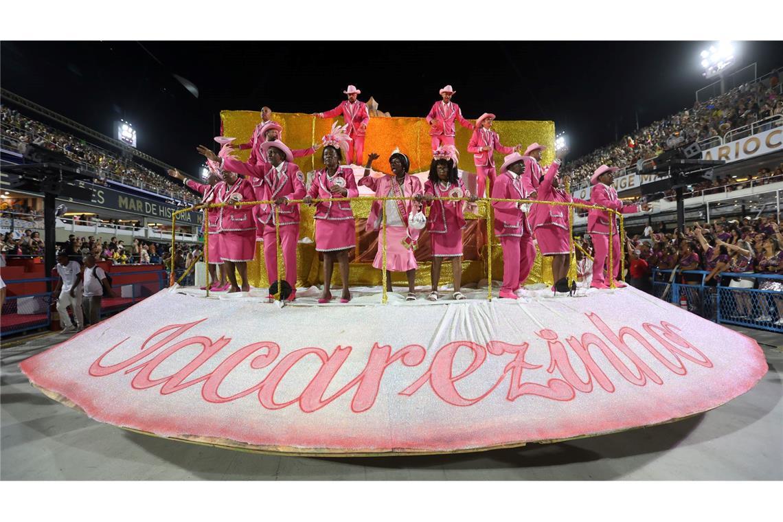Den Auftakt machte die Schule "Unidos do Jacarezinho".