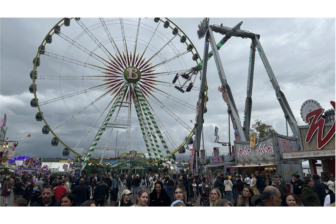 Liveblog: Shirin schwebt, der Wasen feiert, der VfB enttäuscht Den Besuchern des Frühlingsfests scheint es nicht viel auszumachen.