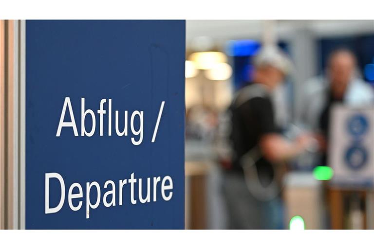 Den Betrunkenen hat die Polizei den Abflug verwehrt. (Symbolbild)