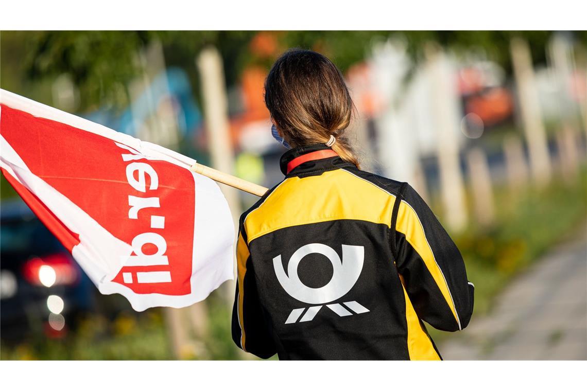 Verdi bestreikt DHL-Paketzentren Den dritten Tag in Folge setzt die Gewerkschaft Verdi im Tarifkonflikt bei der Deutschen Post auf Warnstreiks. (Archivbild)
