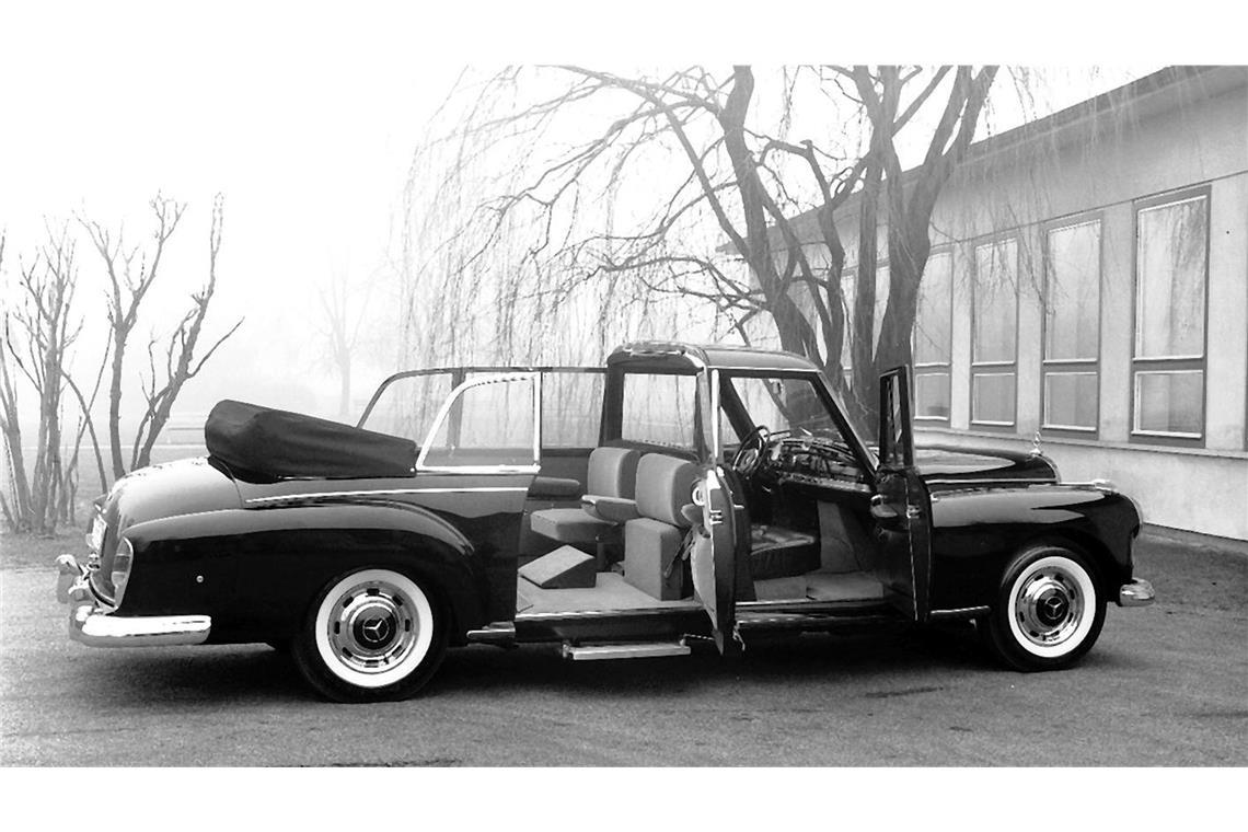 Dieses E-Auto ist Mercedes heilig – Franziskus fährt jetzt G-Klasse Den Mercedes-Typ 300 Landaulet erhielt Papst Johannes XXIII. im Jahr 1960.