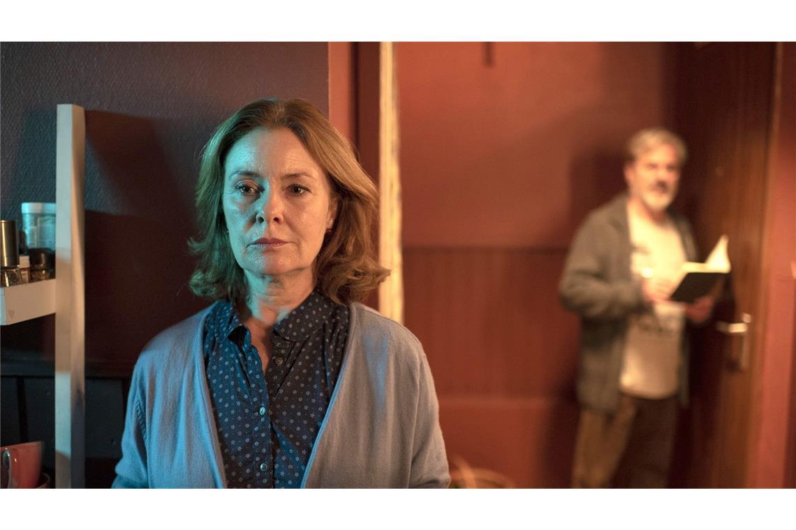 Wie war „Borowski und das hungrige Herz“? Den Nachbarn (Lina Wendel und Martin Umbach) sind die Sex-Aktivitäten nebenan ein Dorn in Auge und Ohr, sie führen Buch über Besucher und Partys.