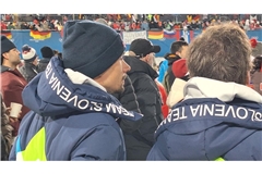 Den Weg zur Schanze fand auch Primoz Roglic.