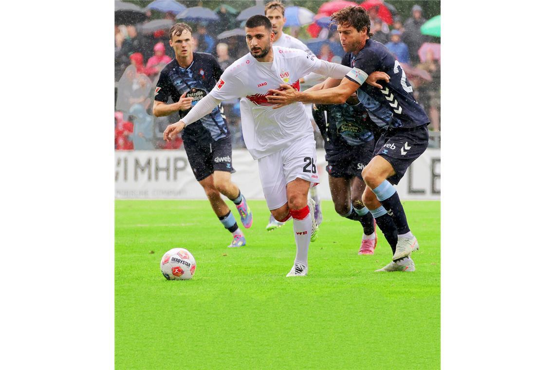 Deniz Undav (vorne) im Testspiel gegen Celta Vigo am Samstag in Reutlingen –Endstand: 2:1 für den VfB