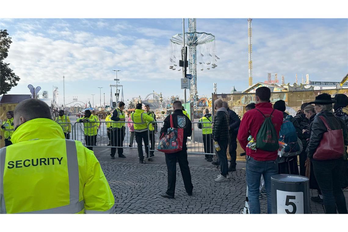 Sprengstoff-Drohung gegen Wiesn: Was wir wissen und was nicht Denn am Mittwochmorgen gilt auf dem Festgelände: kein Durchkommen.