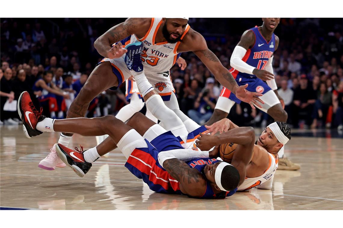 Playoff-Aus: Wagner scheitert mit Magic am Titelverteidiger Dennis Schröder (hinten) und die Detroit Pistons setzten sich diesmal in einer umkämpften Partie gegen die New York Knicks durch.