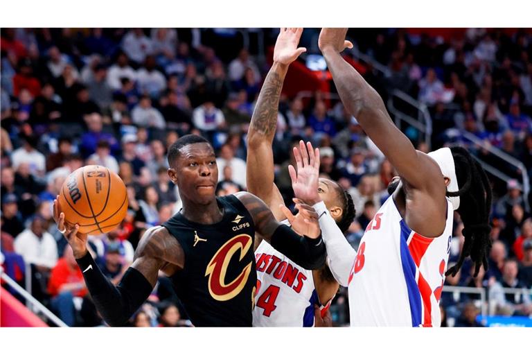 Dennis Schröder (l.) glänzte gegen Detroit als Vorbereiter.