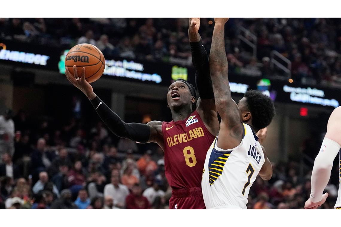 Dennis Schröder (l.) kam für Cleveland auf sechs Punkte.