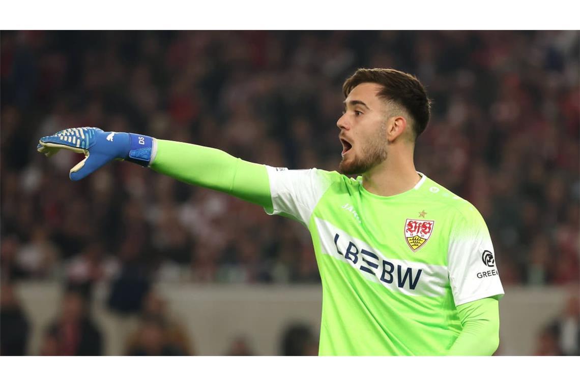 Dennis Seimen (Note 2,5): Der Torhüter rückte nach seiner Pause im Pokal unter der Woche nun wieder in die Startelf und ging in der Spieleröffnung kein Risiko ein: Statt Flachpässen wählte er die hohe Variante. Das Gegentor durch Schick (28.) fiel zwar durch einen zentralen Abschluss durch die Beine und sah so unglücklich aus, war aber aus kurzer Distanz schwer zu halten. Nach der Pause war er nach Abschlüssen von Maza (48.) und Moreira (56.) zur Stelle.