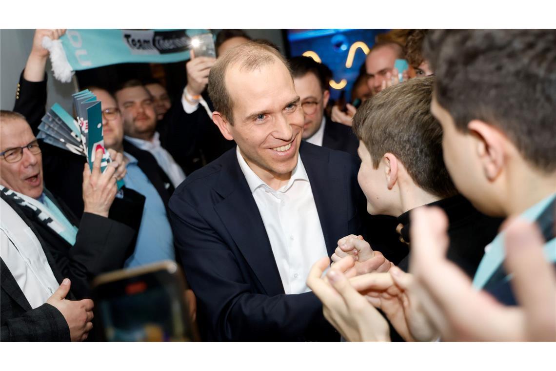 Wahlsieger Tschentscher hat die Wahl Dennis Thering holt die CDU auf dem Tief.