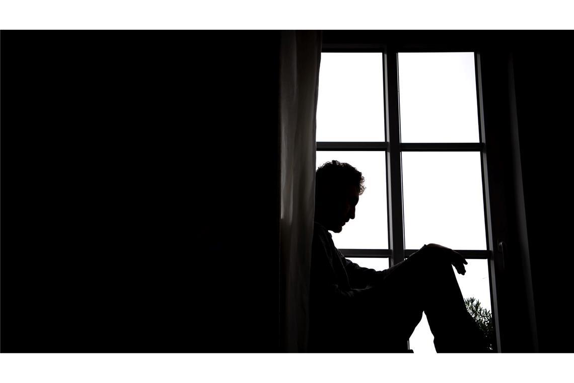 Umfrage: Fünf Prozent der Erwachsenen aktuell mit Depression Depressiven Menschen können selbst von kleinen Aufgaben überfordert sein. (Symbolbild)