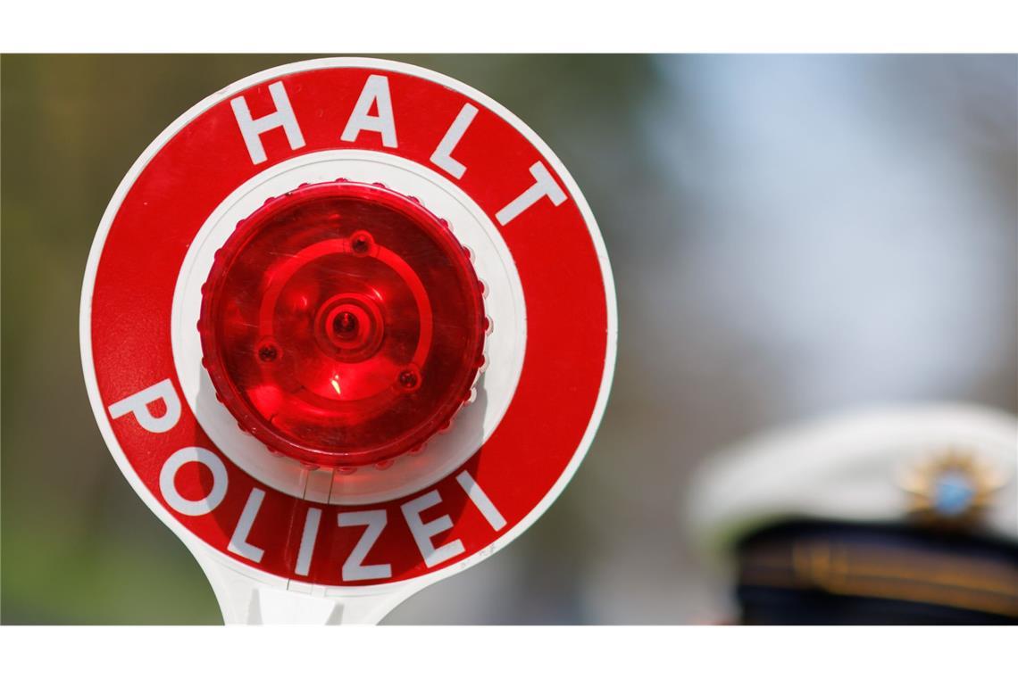 Wohl betrunken in gestohlenem Auto – Raser baut Unfälle Der 36-jährige Fahrer befindet sich in Untersuchungshaft.