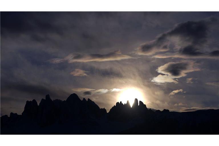 Der 42-Jährige sprang von einem markanten Felsgipfel in den Dolomiten nahe der Südtiroler Grenze. (Archivbild)