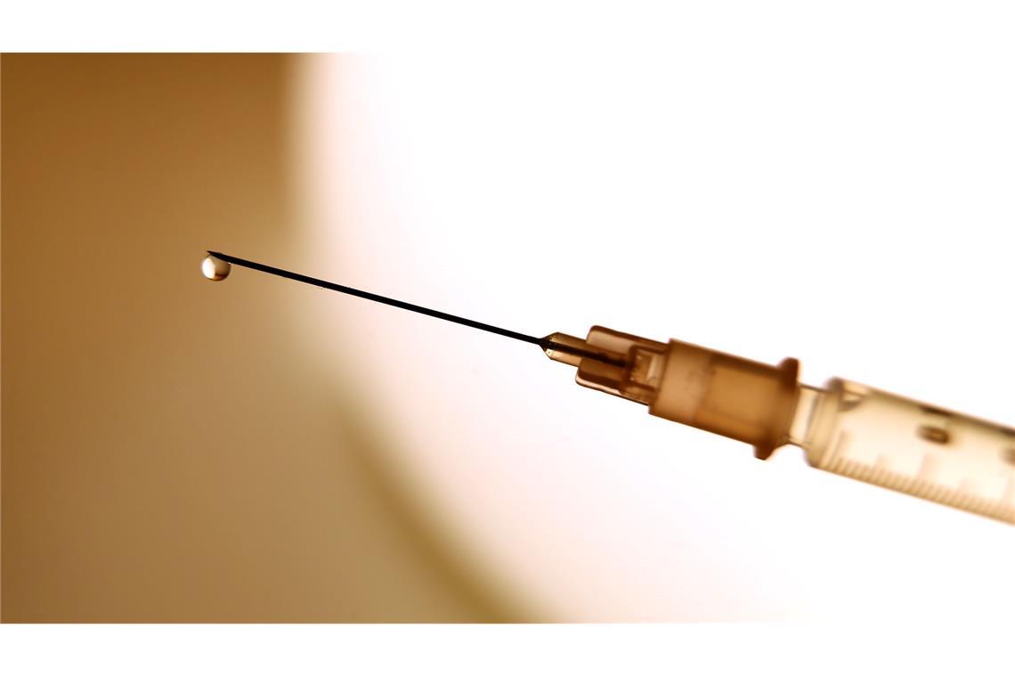Pfleger als Herr über Leben und Tod - Prozessbeginn Der 44-Jährige soll neun Patienten getötet haben, indem er ihnen Überdosen von Schmerz- und Beruhigungsmitteln spritzte. (Symbolbild)