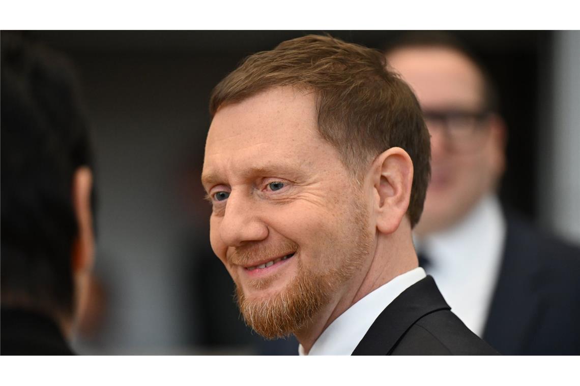 Kretschmer bleibt sächsischer Ministerpräsident Der 49-Jährige Kretschmer erreichte im Landtag in Dresden im zweiten Wahlgang mit 69 Stimmen die erforderliche Mehrheit.