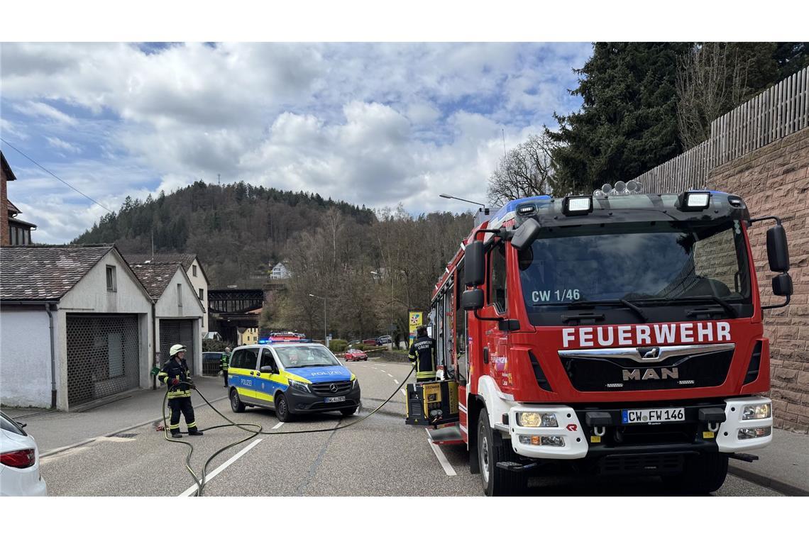 Der 59-Jährige wurde eingeklemmt und musste von der Feuerwehr befreit werden.