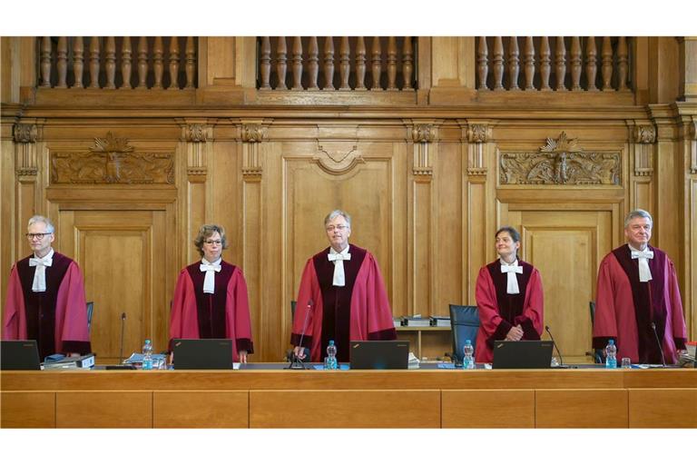 Der 6. Senat mit dem Vorsitzenden Richter Ingo Kraft (M) bei der Verhandlung des Bundesverwaltungsgerichts. (Archivbild)
