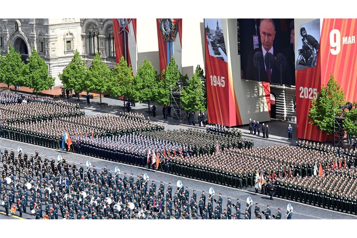 Putin rechtfertigt bei Militärparade Krieg gegen die Ukraine Der 80. Jahrestag des Sieges der Sowjetunion über Nazi-Deutschland wird in Russland groß gefeiert.