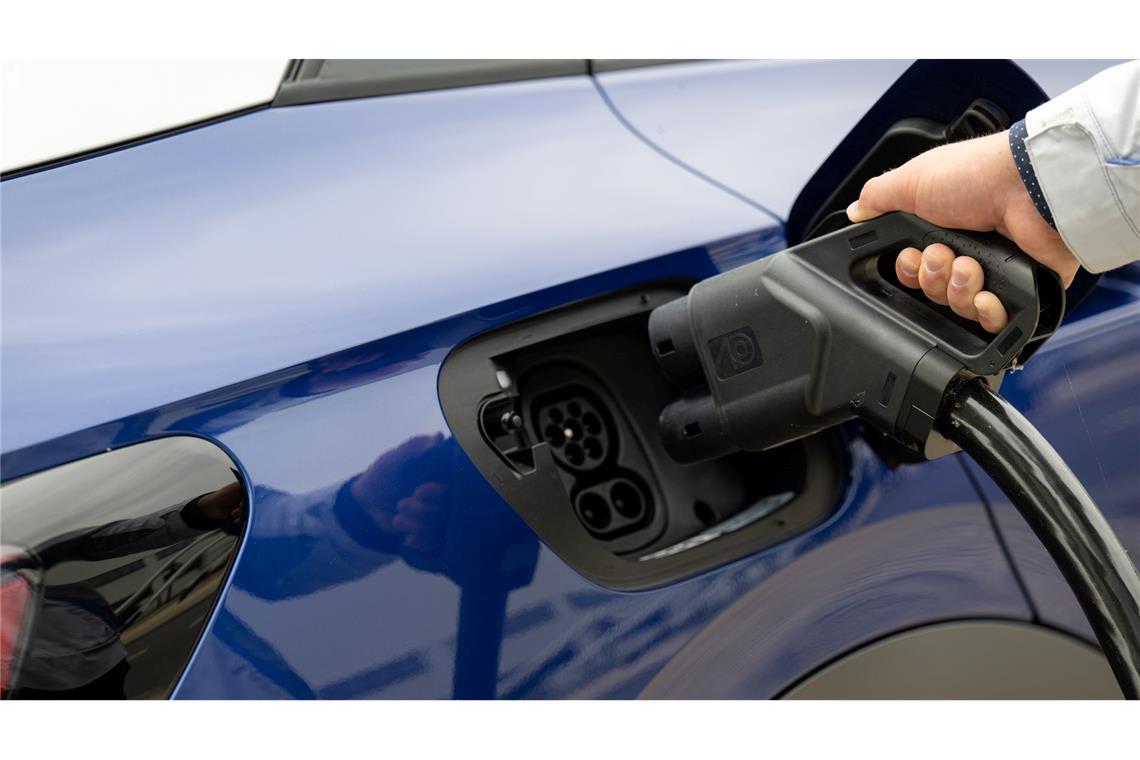 Deutlich mehr E-Autos neu zugelassen Der Absatz von Elektroautos war auch im August hoch. (Archivbild)