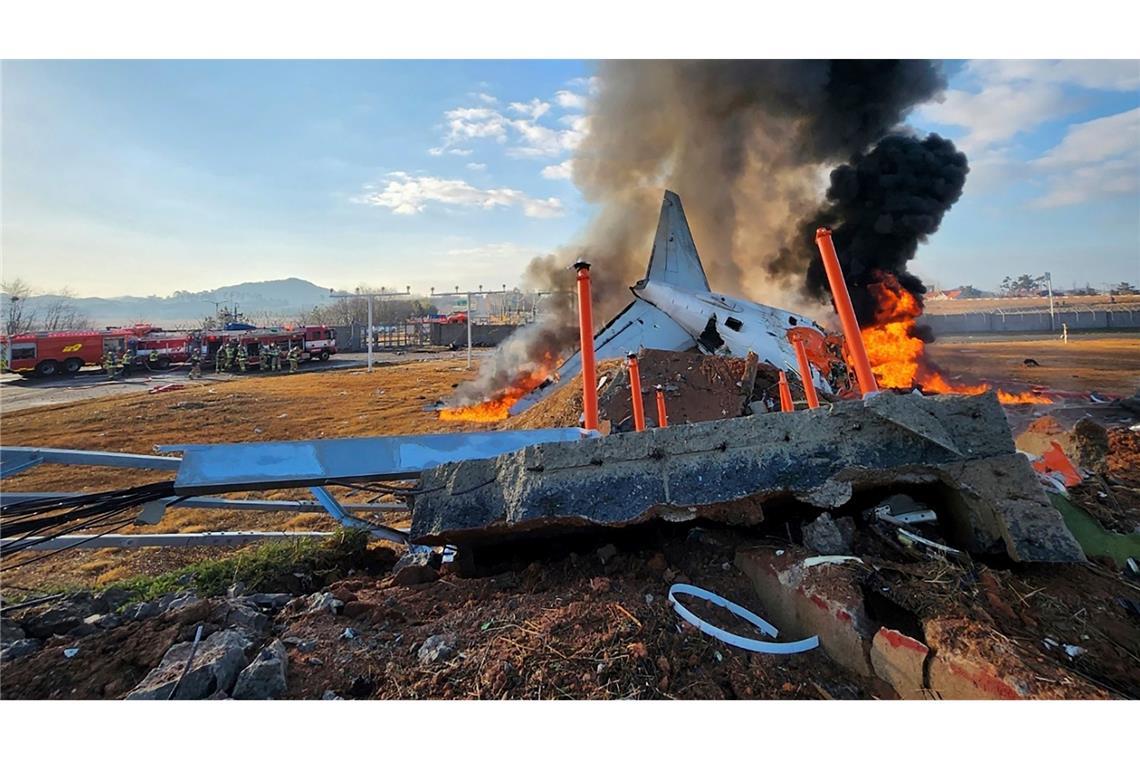 Flugzeug in Südkorea zerschellt - 179 Tote Der Absturz der Maschine dürfte einer der tödlichsten der vergangenen Jahre sein.