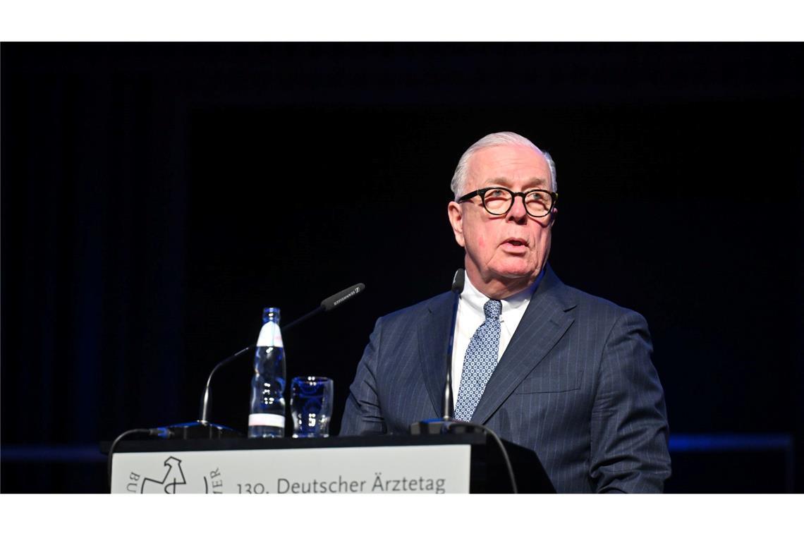 Der Ärztepräsident forderte, das Spargesetz auf "Hold" zu stellen.