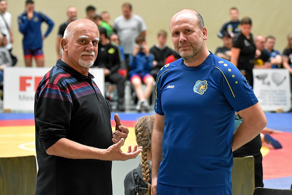 Mit Rat und Tat und ohne Besserwisserei Der alte Fahrensmann und die neue treibende Kraft bei den TSG-Ringern: Werner Stradinger (links) und Joachim Krohlas. Foto: Tobias Sellmaier
