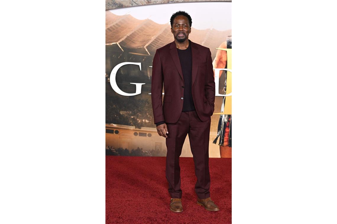 Paul Mescal, Denzel Washington & Co. auf dem roten Teppich Der amerikanische Schauspieler Harold Perrineau Jr. trug zur Premiere einen burgunderfarbenen Anzug.