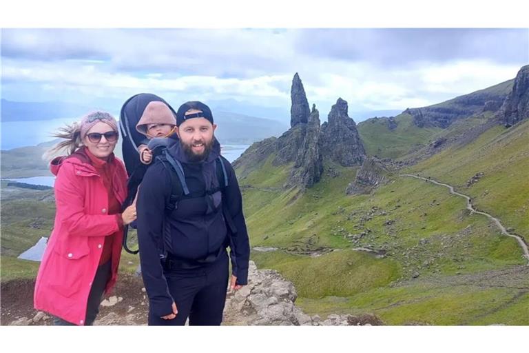 Der Anfang war holprig, dann fanden Sabrina und Sascha Prater aber zueinander. Ihr gemeinsames Hobby: Reisen. Da nehmen sie nun auch gerne ihre kleine Tochter mit.