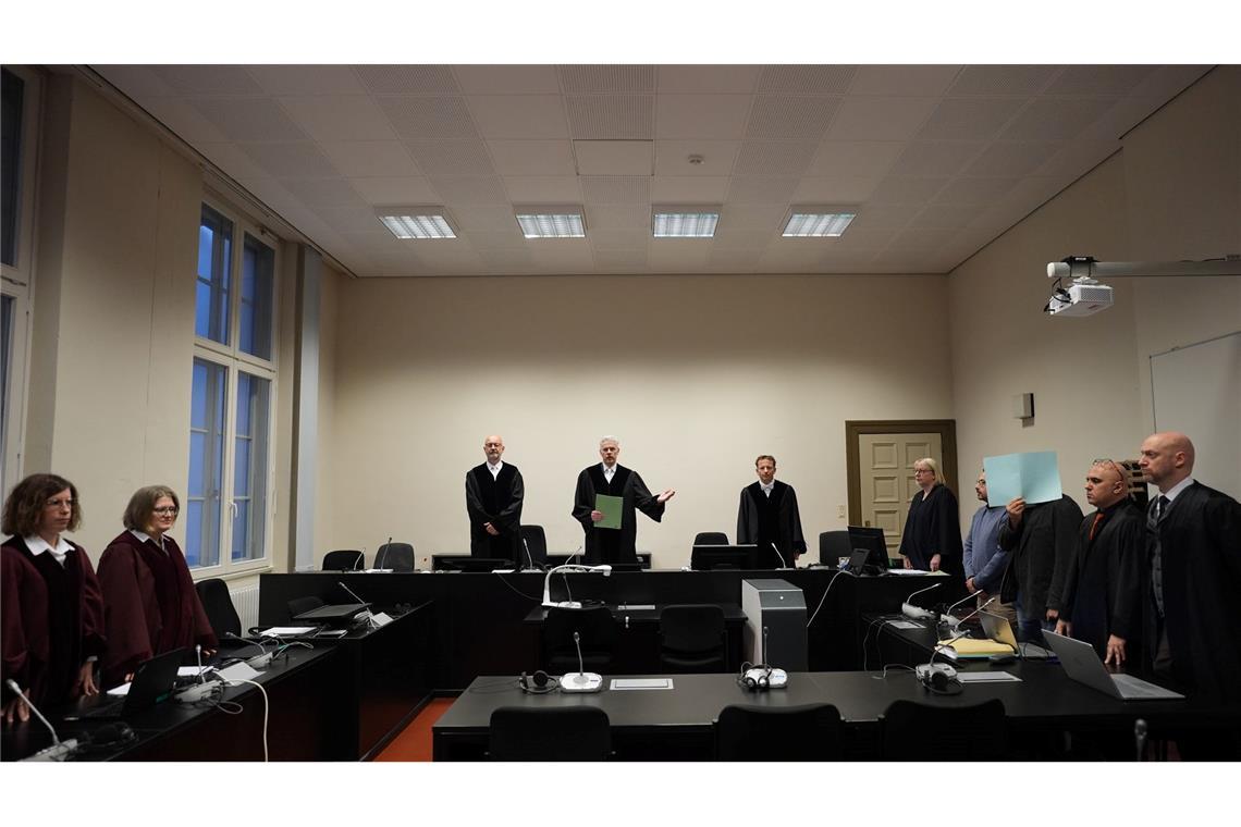 Zehn Jahre Haft für syrischen Milizenchef - Folter für Assad Der Angeklagte hat nach Feststellung des Gerichts als Milizenchef Zivilisten in Damaskus misshandelt und zu Zwangsarbeit gezwungen.