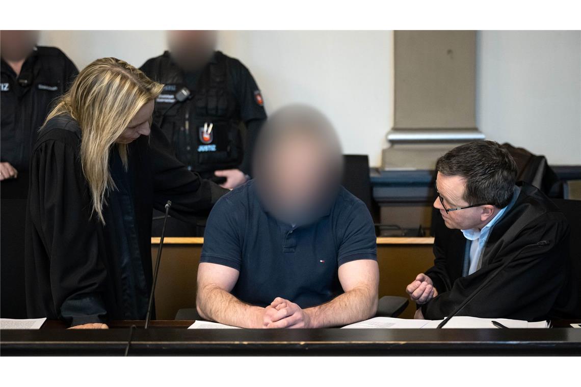 Soldat gesteht Mordserie - "Als wäre ich im Einsatz" Der angeklagte Soldat räumte die Mordserie vor Gericht ein.