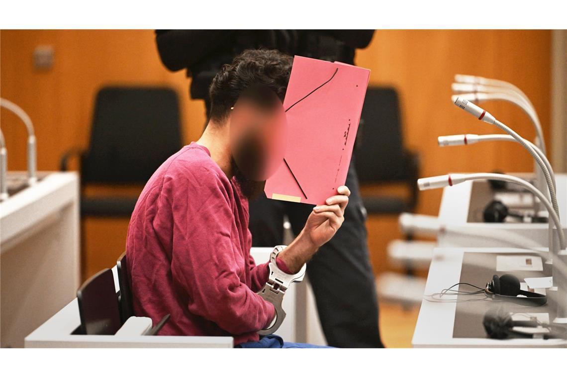 Sulaiman A.: „Ich wollte Menschen töten“ Der Angeklagte Sulaiman A. beim Prozessauftakt vor zwei Wochen