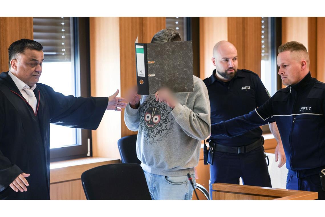 Pfleger als Herr über Leben und Tod - Prozessbeginn Der Angeklagte versah seinen Dienst laut Staatsanwalt lustlos und ohne Motivation