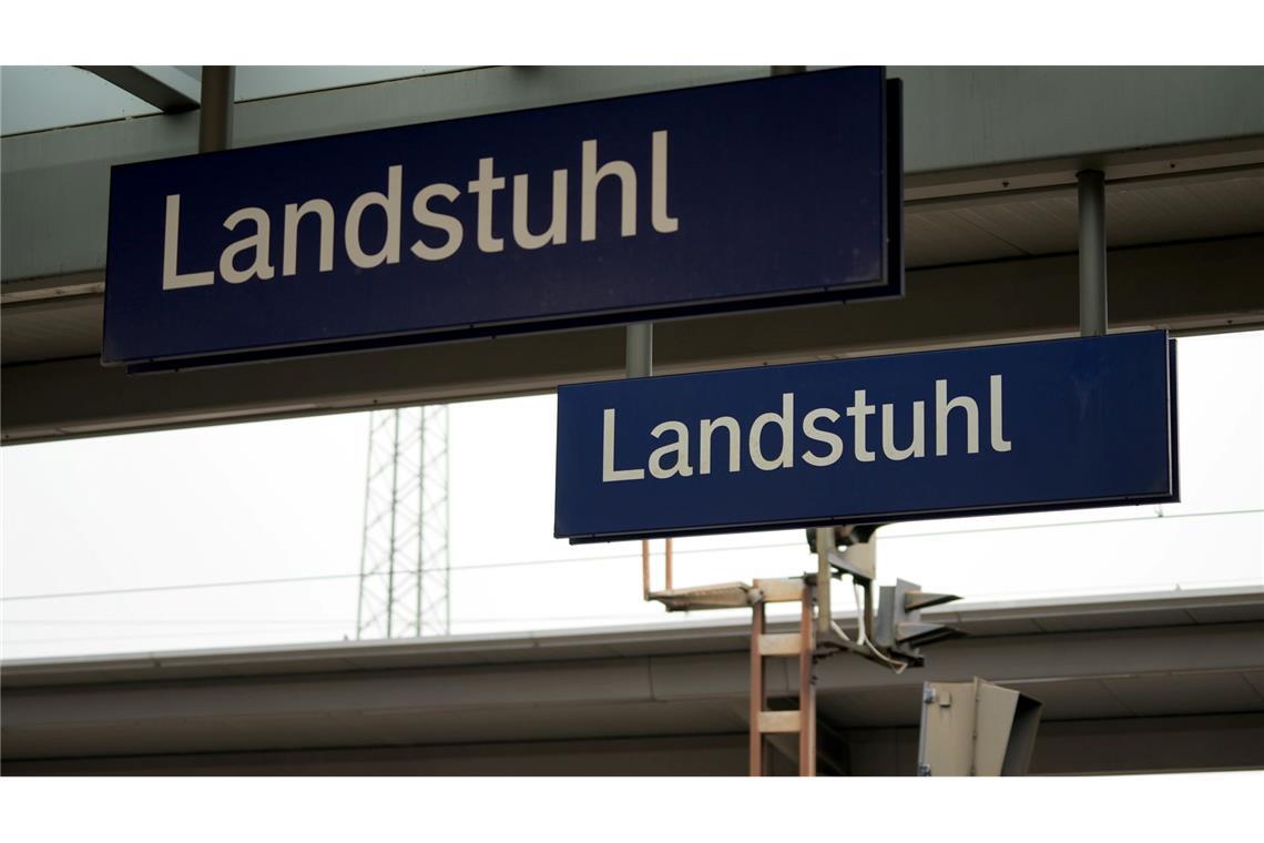 Der Angriff geschah laut Polizeiangaben, kurz nachdem dem Zug den Bahnhof Landstuhl verlassen hatte.